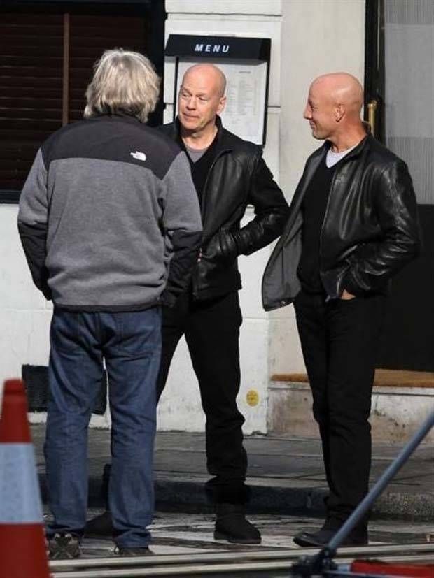 Famous Actors and Stunt Doubles in Film (44 photos)