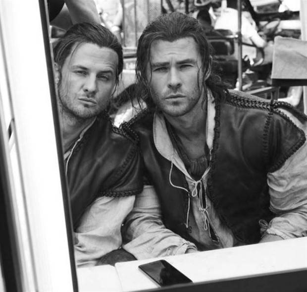 Famous Actors and Stunt Doubles in Film (44 photos)