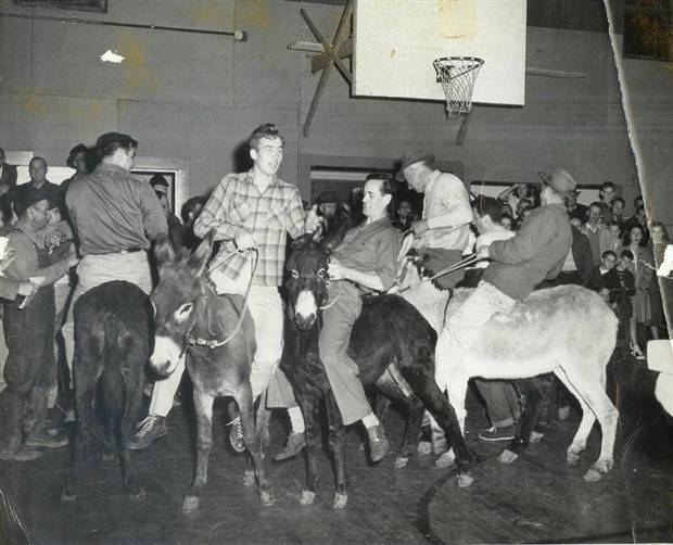 A Selection of Random Black and White Photos from the Past #6 (42 photos)