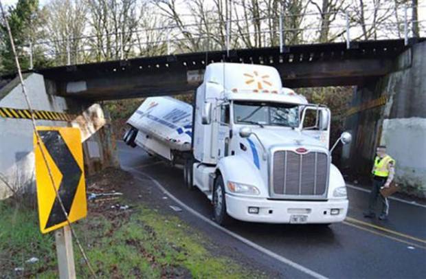 Insane Driving Fails #16 (36 photos)