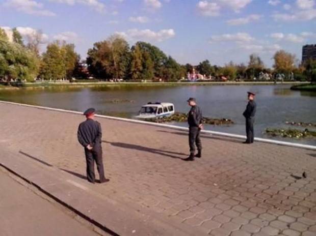 Insane Driving Fails #16 (36 photos)