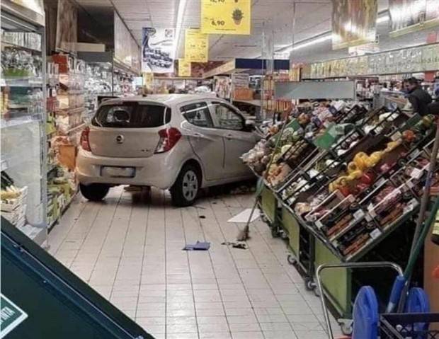Insane Driving Fails #16 (36 photos)