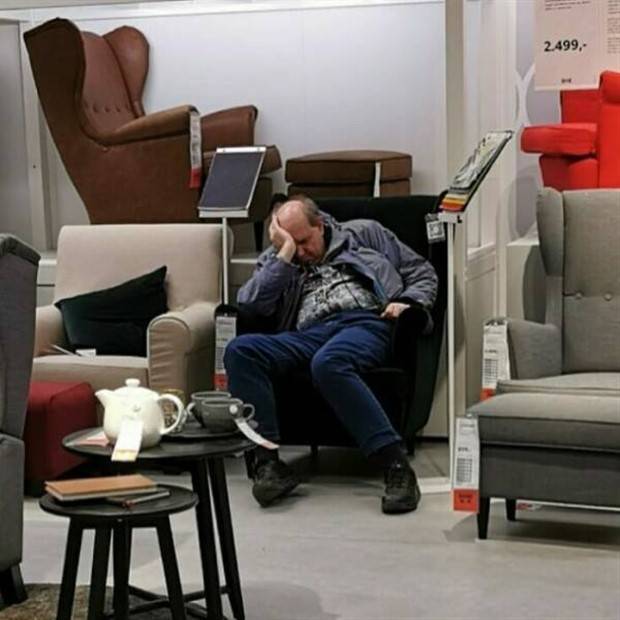 Men Waiting while their Wives Shop Endlessly (27 photos)