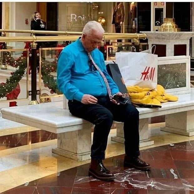 Men Waiting while their Wives Shop Endlessly (27 photos)