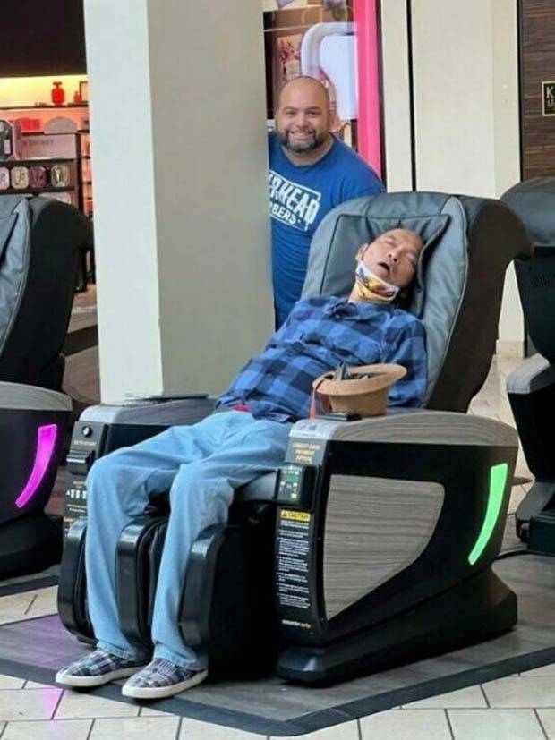 Men Waiting while their Wives Shop Endlessly (27 photos)