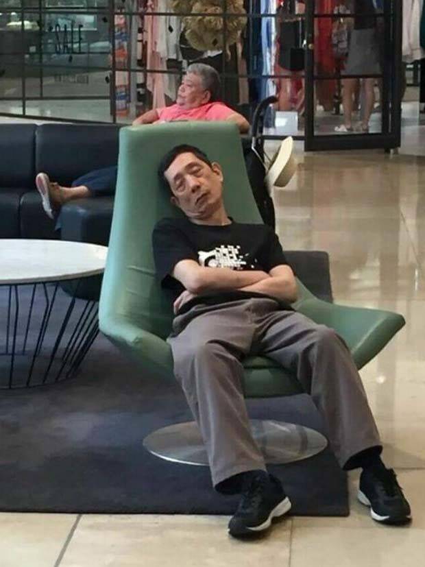 Men Waiting while their Wives Shop Endlessly (27 photos)