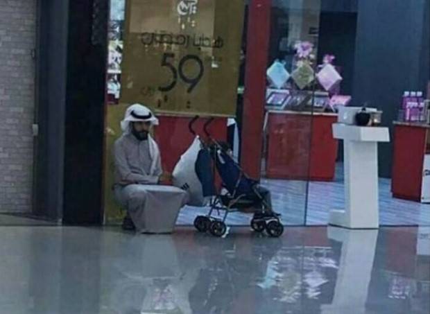 Men Waiting while their Wives Shop Endlessly (27 photos)