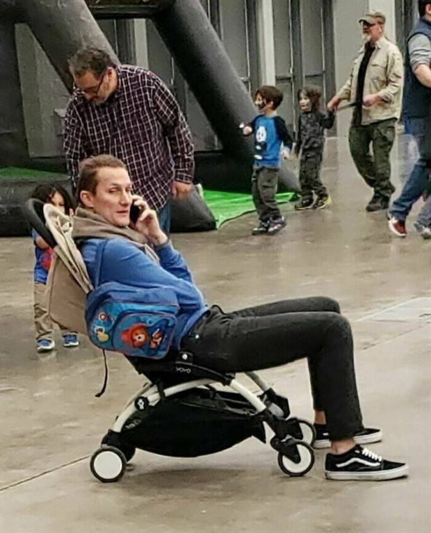 Men Waiting while their Wives Shop Endlessly (27 photos)