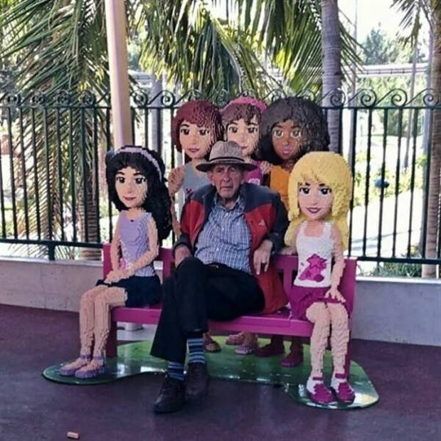 Men Waiting while their Wives Shop Endlessly (27 photos)