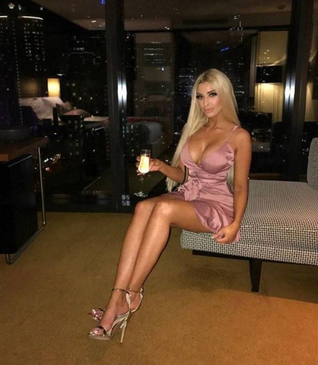 Hot Girls in High Heels #5 (35 photos)