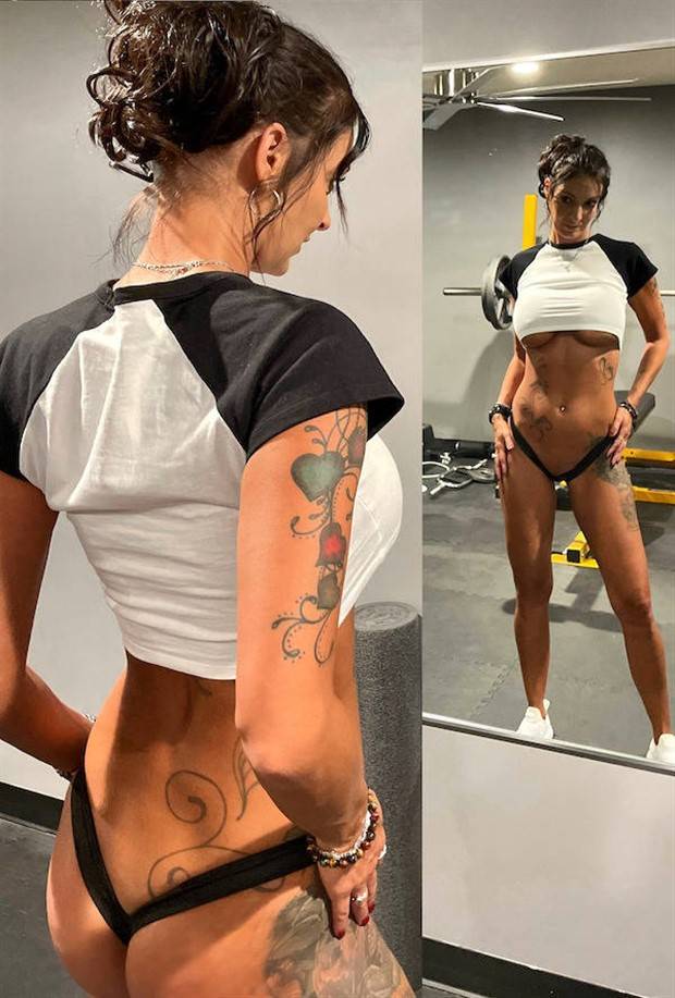 Hot Girls in Thongs #3 (38 photos)