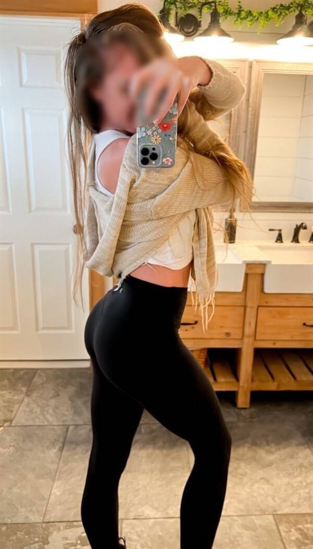 sexy yoga pants 32 Hot Girls in Yoga Pants #47 (42 photos)