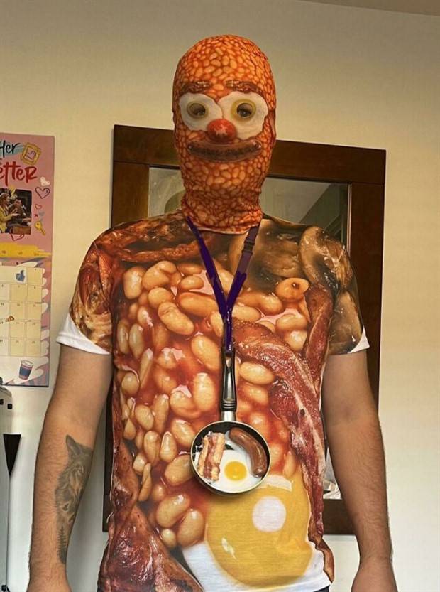 Meanwhile in the UK (28 photos)