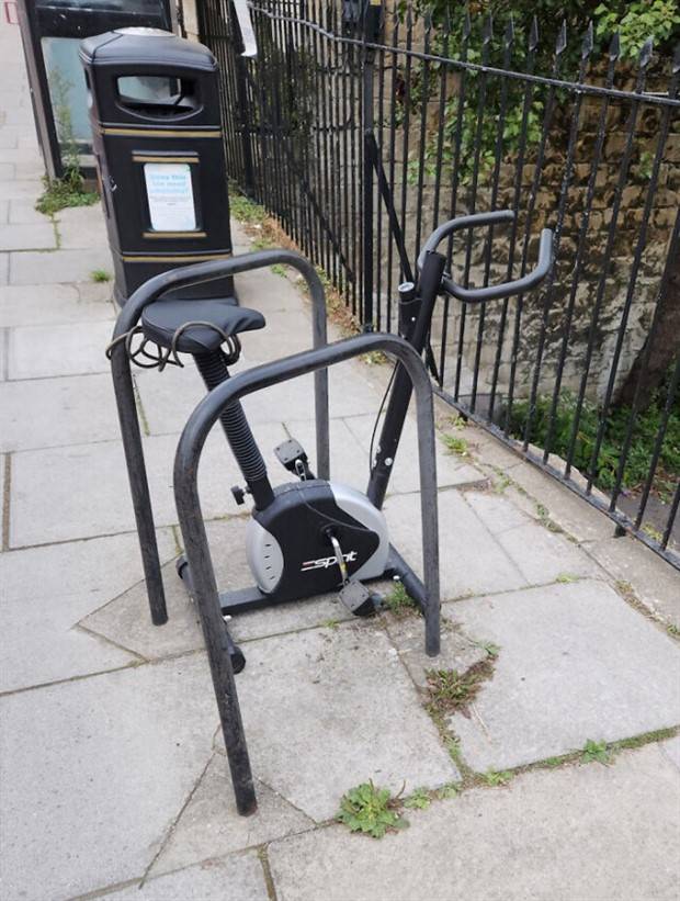 Meanwhile in the UK (28 photos)