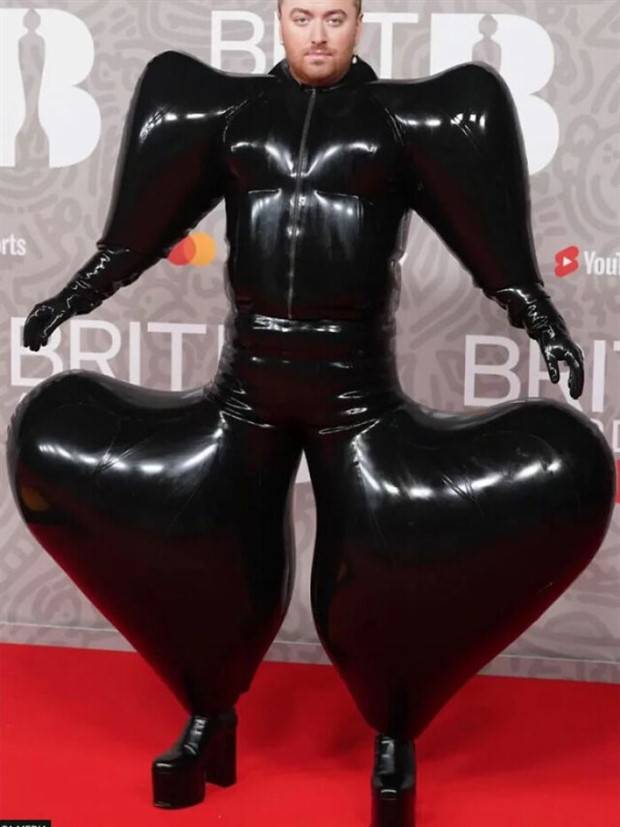 Meanwhile in the UK (28 photos)