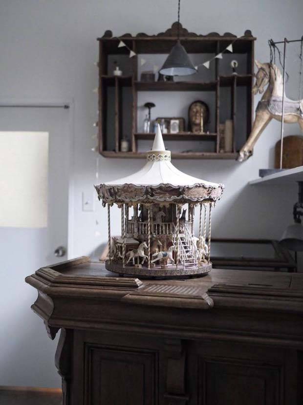 kiyomi miniature furniture 1 Kiyomi Crafts Realistic Miniature Antique Furniture (25 photos)