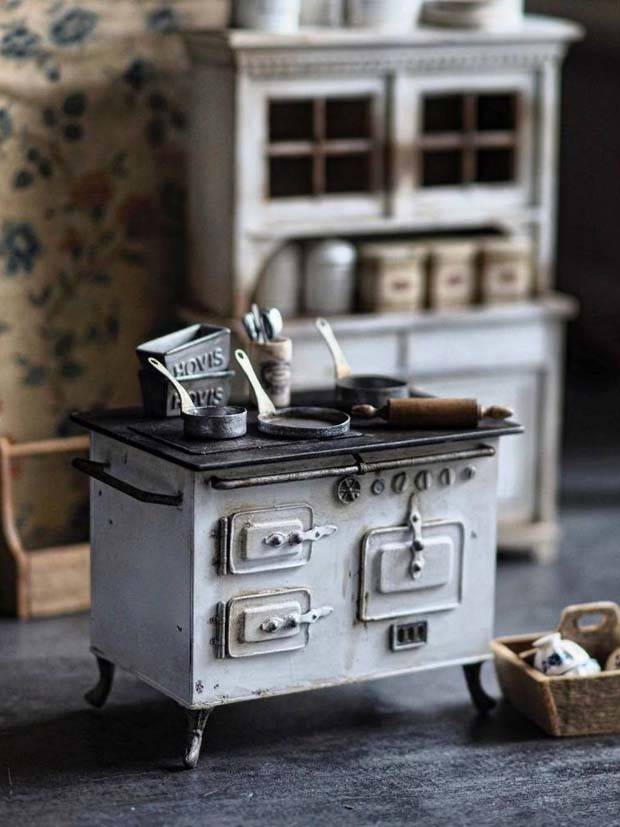 kiyomi miniature furniture 15 Kiyomi Crafts Realistic Miniature Antique Furniture (25 photos)