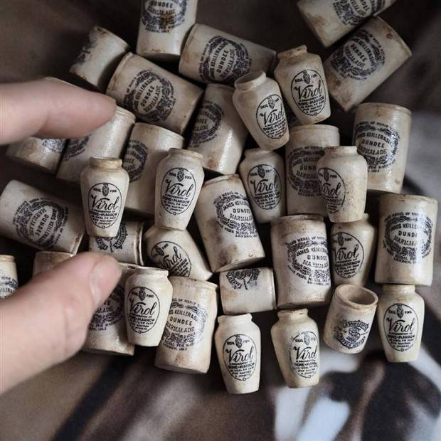 kiyomi miniature furniture 19 Kiyomi Crafts Realistic Miniature Antique Furniture (25 photos)