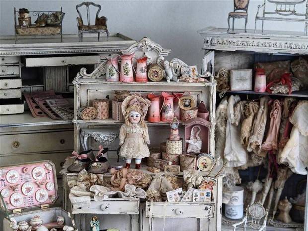 kiyomi miniature furniture 2 Kiyomi Crafts Realistic Miniature Antique Furniture (25 photos)