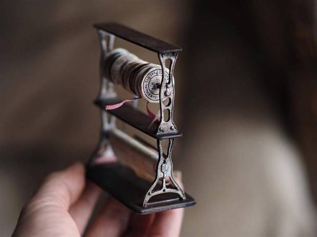 kiyomi miniature furniture 21 Kiyomi Crafts Realistic Miniature Antique Furniture (25 photos)