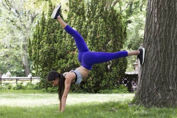 Hot Girls in Yoga Pants #48 (34 photos)