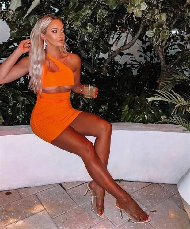 skin tight dresses 21 Hot Girls in Tight Dresses #47 (37 photos)