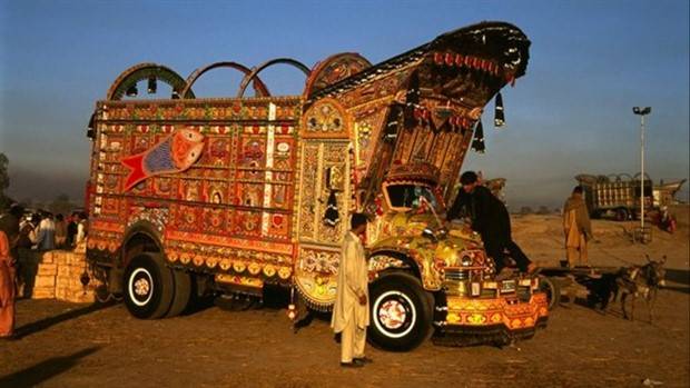 The Exotic Indian Trucks (57 photos)