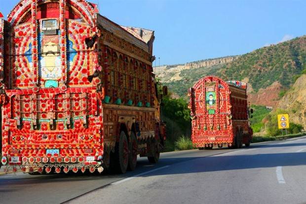The Exotic Indian Trucks (57 photos)