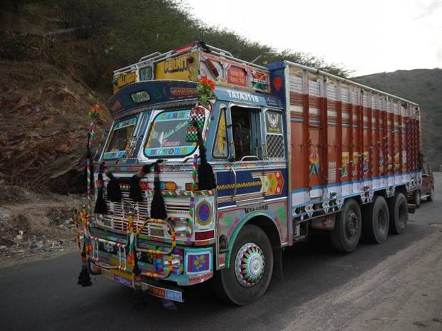 The Exotic Indian Trucks (57 photos)