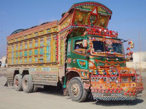 The Exotic Indian Trucks (57 photos)