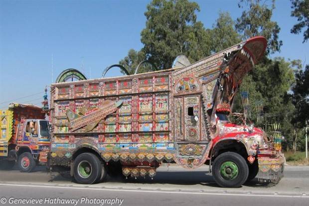 The Exotic Indian Trucks (57 photos)