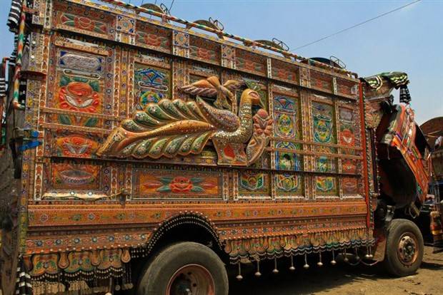 The Exotic Indian Trucks (57 photos)