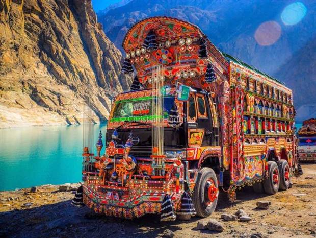 The Exotic Indian Trucks (57 photos)