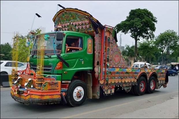 The Exotic Indian Trucks (57 photos)