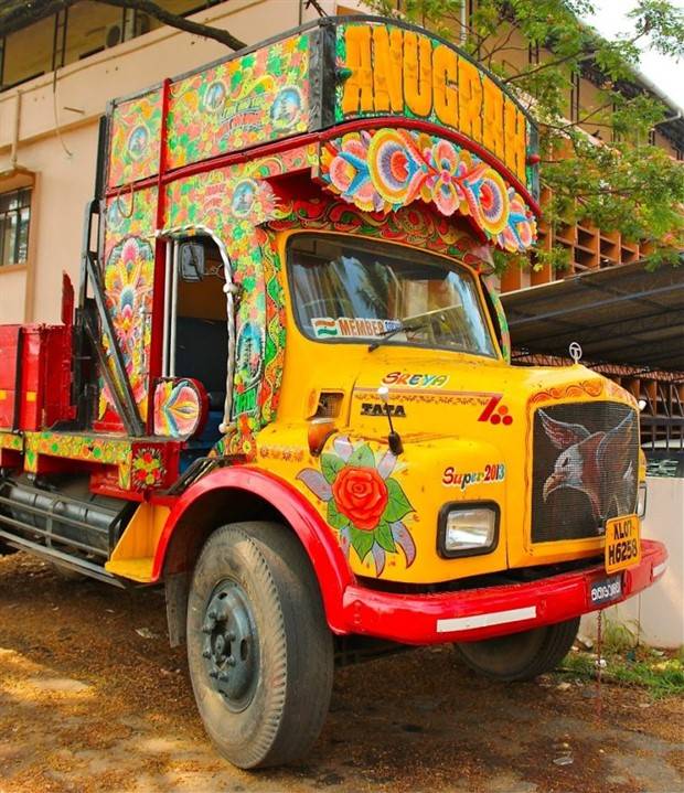 The Exotic Indian Trucks (57 photos)