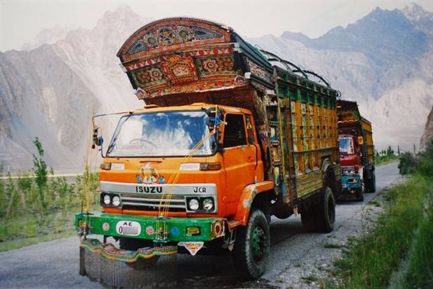 The Exotic Indian Trucks (57 photos)