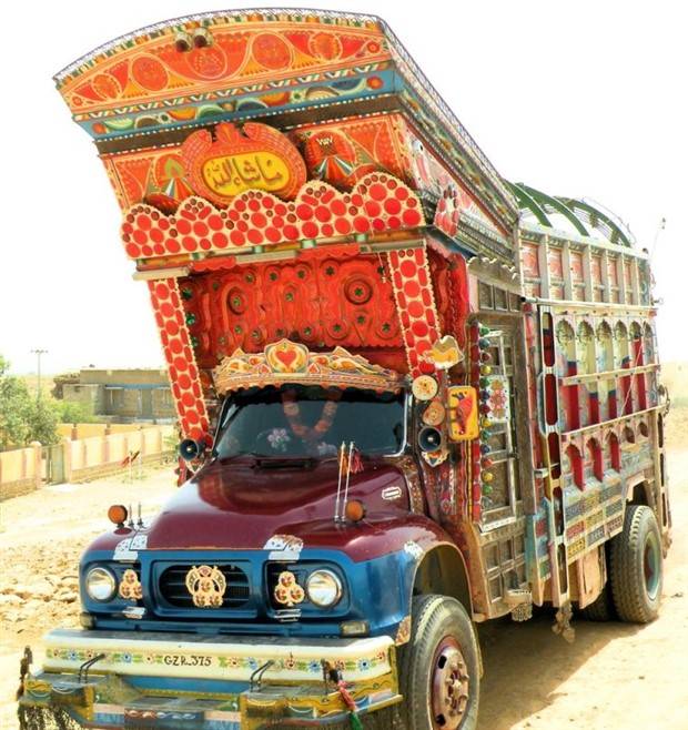 The Exotic Indian Trucks (57 photos)
