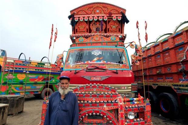 The Exotic Indian Trucks (57 photos)