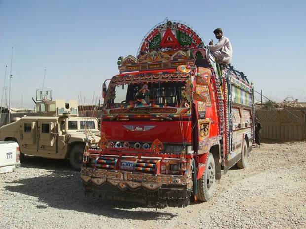 The Exotic Indian Trucks (57 photos)