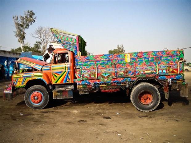 The Exotic Indian Trucks (57 photos)