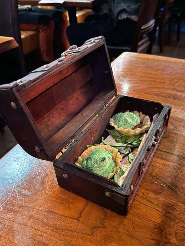 unusual food serving 13 Very Strange Food Serving #16 (37 photos)