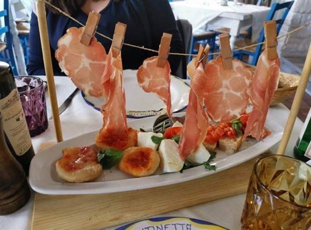 unusual food serving 18 Very Strange Food Serving #16 (37 photos)