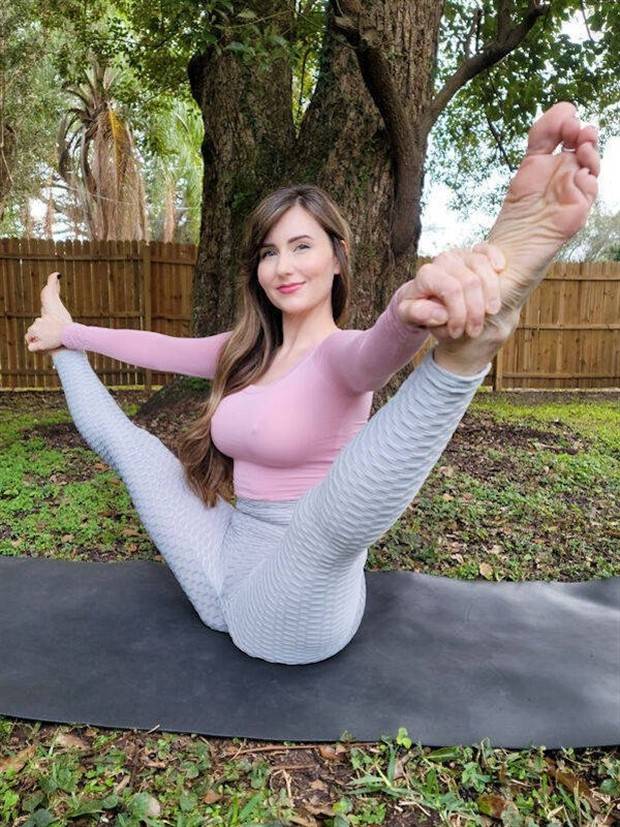 Hot Girls in Yoga Pants #49 (33 photos)
