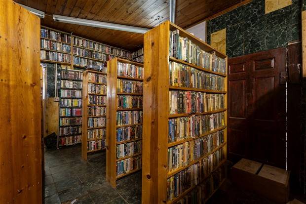 Abandoned VHS Store in the USA (21 photos)