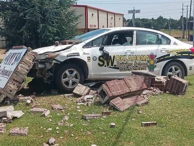 Insane Driving Fails #18 (34 photos)