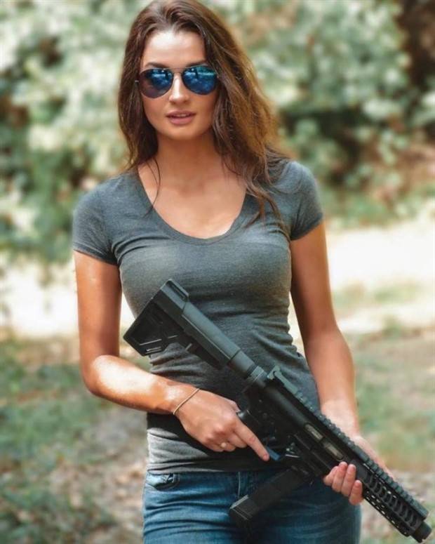 gun loving girls 27 Hot Girls with Guns #6 (33 photos)
