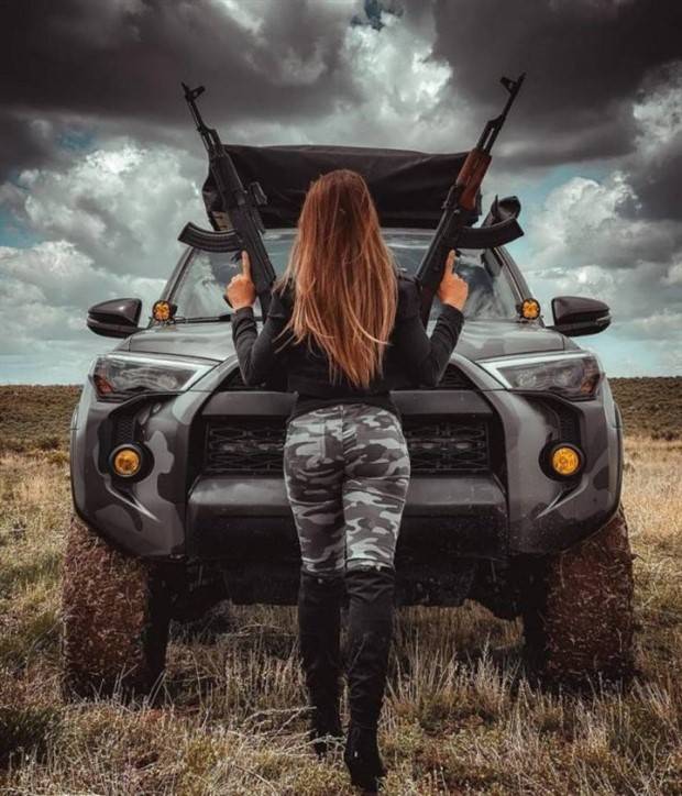 gun loving girls 7 Hot Girls with Guns #6 (33 photos)