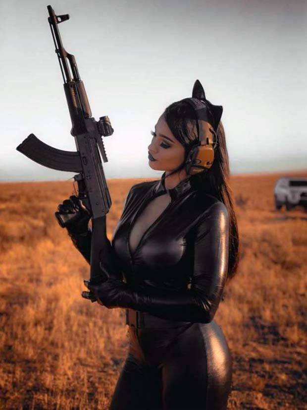 gun loving girls 8 Hot Girls with Guns #6 (33 photos)