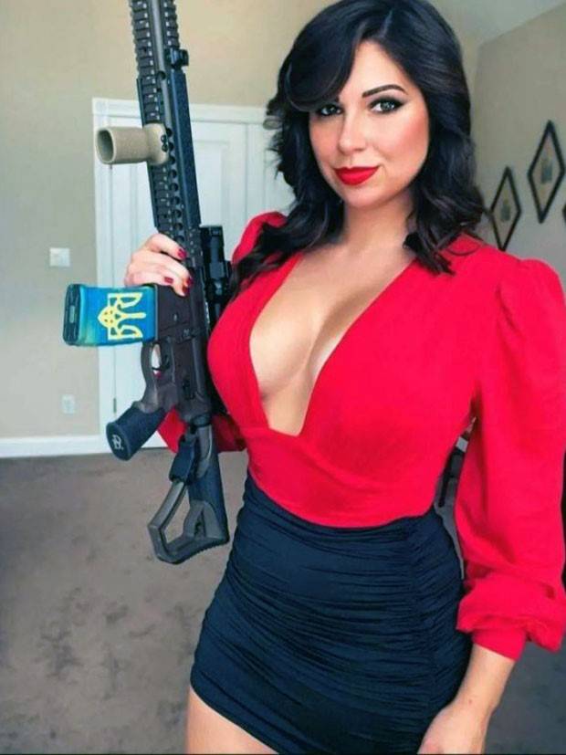 gun loving girls 9 Hot Girls with Guns #6 (33 photos)