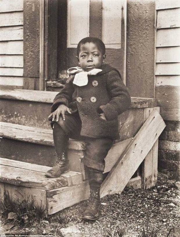 people from the past 3 Vintage Photographs Capturing People from a Bygone Era